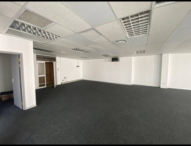 138M² OFFICE TO LET IN STEENBERG